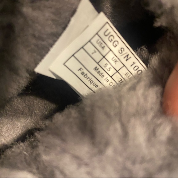 UGG Women’s Skull Slippers 7 - Picture 3 of 4